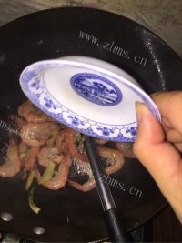 爆炒明虾做法图解9)