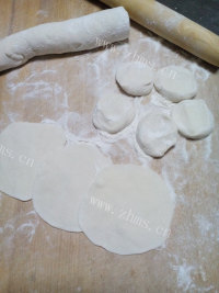 美味的韭菜虾仁水饺做法图解10)