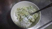 西兰花豆腐鸡肉丸做法图解4)
