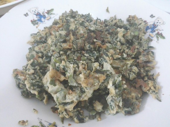 回味无穷的香椿芽炒鸡蛋