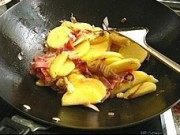 美味的培根焗土豆做法图解2)