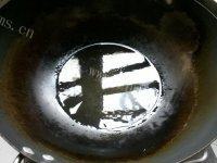 味道不错的香椿煎蛋做法图解4)
