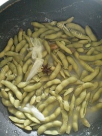 咸香清煮毛豆做法图解3)