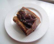 家常菜腊肉炒豆干做法图解1)