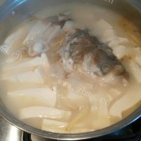 独特的鱼头炖豆腐的做法图解五