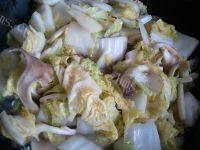 家常菜白菜炒平菇做法图解8)