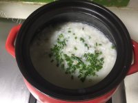 回味无穷的皮蛋瘦肉粥做法图解9)