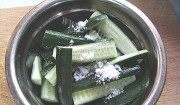 让人怀念的腌黄瓜做法图解3)