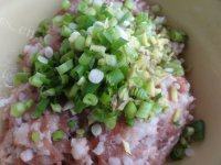 香醇的芹菜猪肉水饺做法图解4)