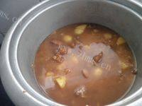 下饭的红烧肉焖饭做法图解14)