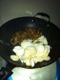 下饭的杏鲍菇炒肉做法图解5)
