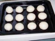 美味的芝麻小餐包做法图解7)