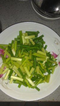 美味的肉丝蒜苗做法图解2)