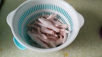 色香味俱全的红烧鸡爪做法图解1)