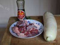 家常菜萝卜烧牛肉做法图解1)