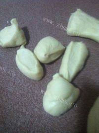 甘脆的肉松小餐包做法图解5)