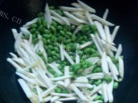 家常菜毛豆炒茭白做法图解6)