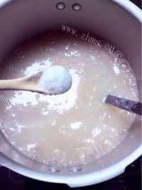美味的薏米银耳百合汤做法图解9)