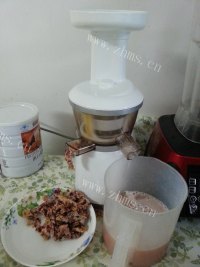 美味的雪梨提子汁做法图解4)