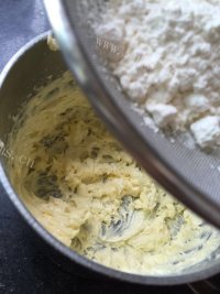 自制西瓜饼干做法图解4)