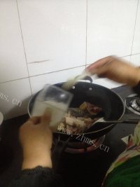 玉盘珍馐的酸菜鱼做法图解7)