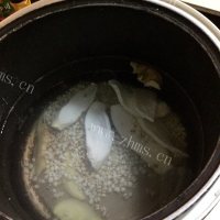 美味的真姬菇瘦肉粥做法图解3)