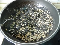 好吃的瓜子仁黑芝麻糖做法图解7)