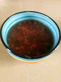 美味的红豆薏米甜汤做法图解4)