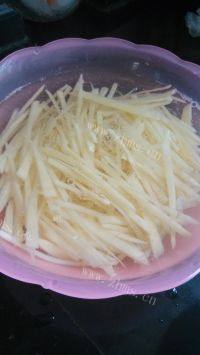 绝味的家常土豆丝做法图解2)