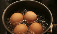 纯正滋味的艾叶蒸鸡蛋的做法图解三