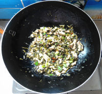 家常白花菜炒瘦肉做法图解12)