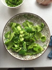 香气浓郁的青椒炒鸡蛋做法图解1)