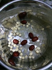 甜而不腻的莲子雪耳炖冰糖做法图解2)