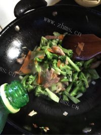 家常菜西兰花炒肉做法图解11)