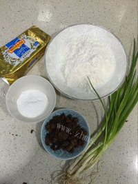好吃的牛肉香葱饼干做法图解1)