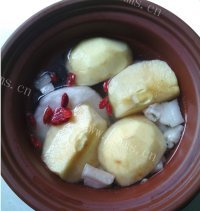 美味的苹果雪梨瘦肉汤