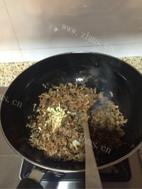 独特的梅干菜肉包做法图解4)