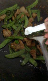 诱人的五花肉炒荷兰豆
