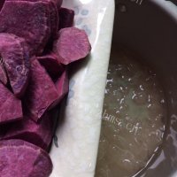 美味的紫薯百合银耳羹做法图解5)