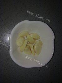 诱人的蒜泥菠菜做法图解1)