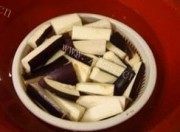 家常菜肉酱浇茄子做法图解1)
