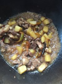 家庭版土豆炖牛肉做法图解6)