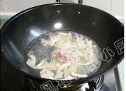 美味的平菇肉末汤做法图解4)