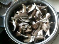 「家有大厨」蘑菇炒肉做法图解2)