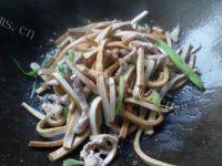 家常菜肉丝炒豆干做法图解5)
