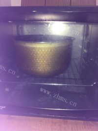 唇齿留香的戚风蛋糕做法图解4)