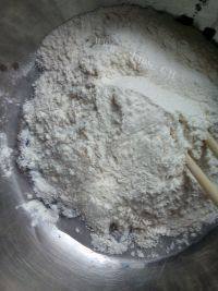美味的豆渣饼做法图解2)
