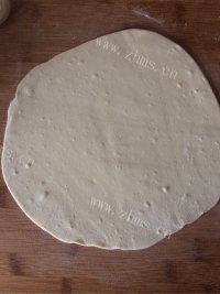 唇齿留香的葱油饼做法图解2)