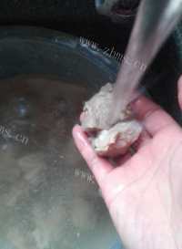 好吃的青红萝卜煲牛腩做法图解4)