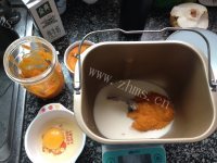自制南瓜小餐包做法图解1)